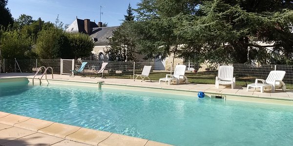 chambres-hotes-piscine-exterieure-chateau-loire-bella-simonetta