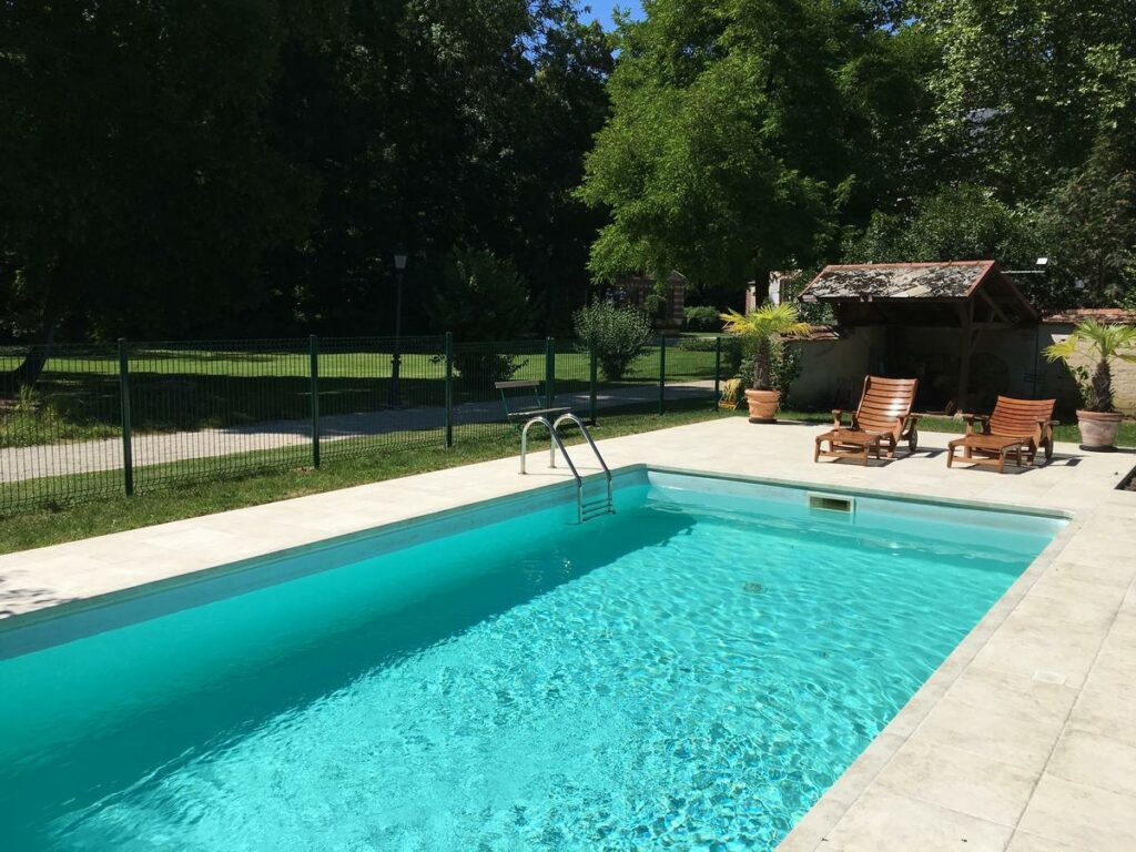 maison-hotes-romantique-piscine-2h-paris