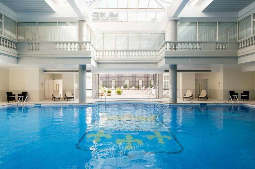 hotel piscine et spa proche paris trianon versailles