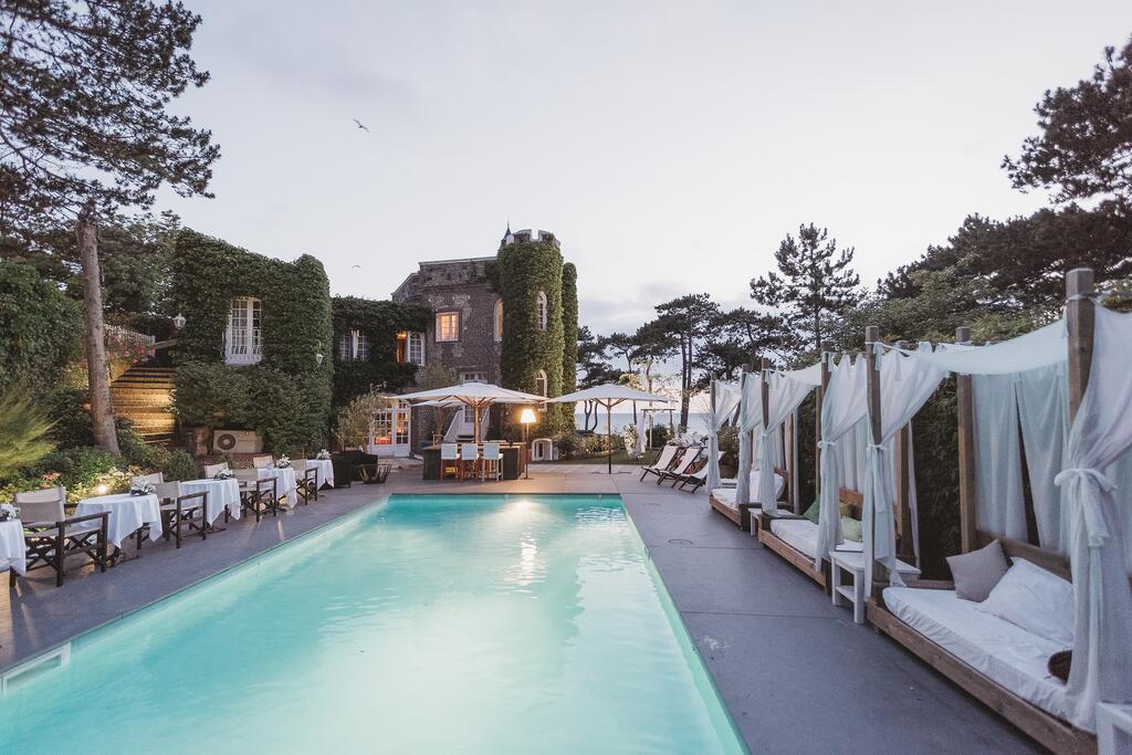 hotel-instagrammable-design-moins-2h-paris-piscine-le-donjon