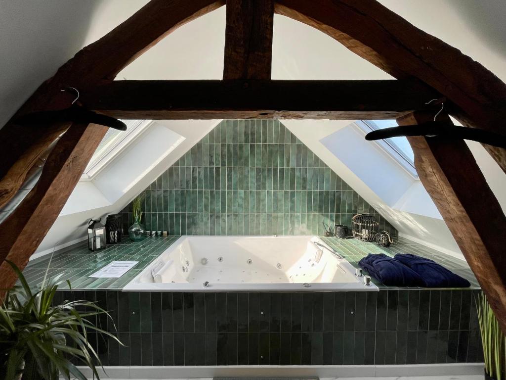 hotel-amiens-charme-spa-jacuzzi-2h-paris