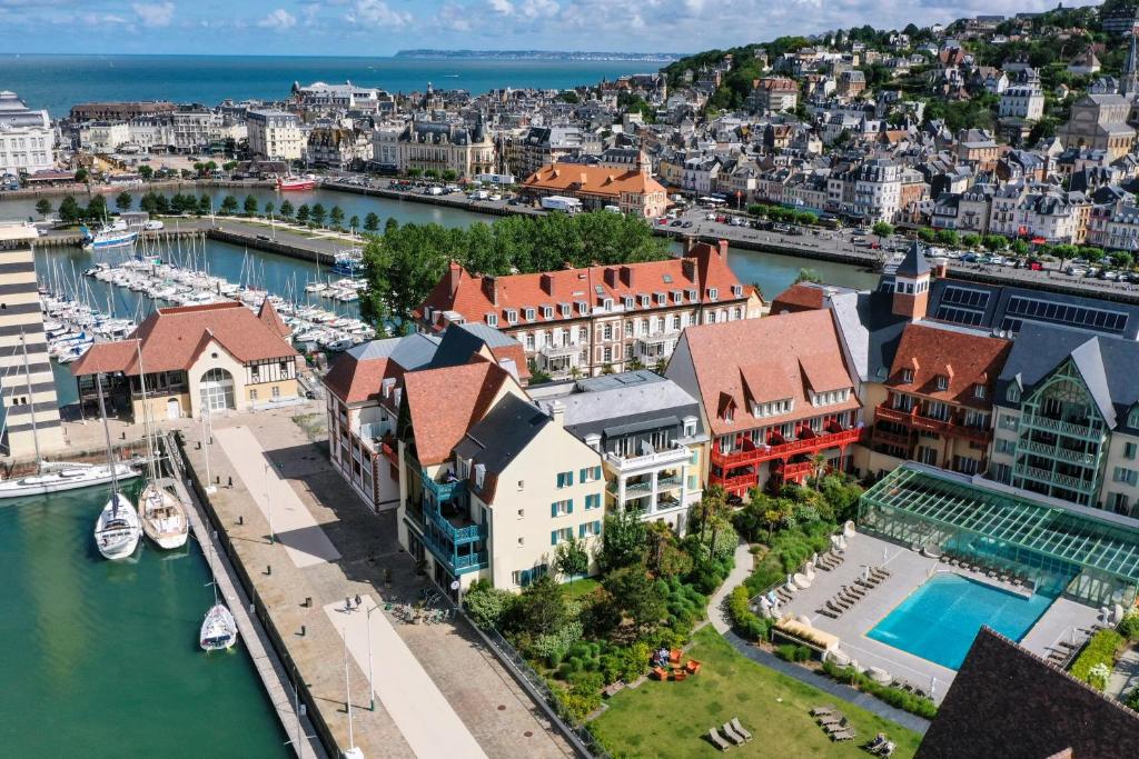 hotel-famille-deauville-piscine