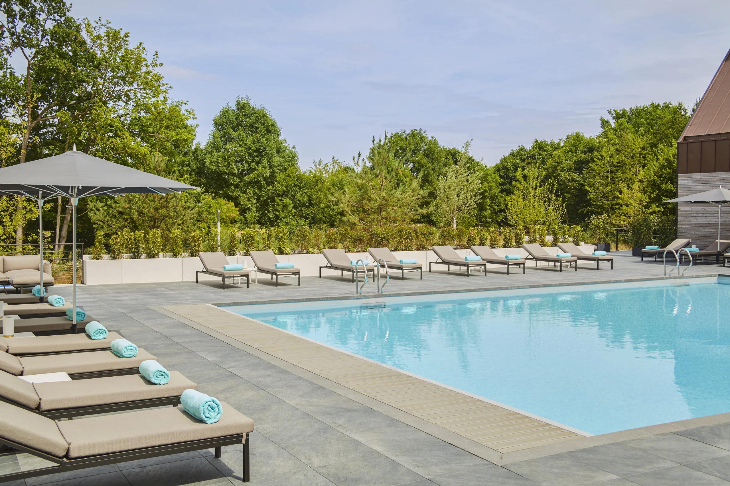 week-end-amoureux-proche-paris-Domaine-des-Vanneaux-Hotel-piscine