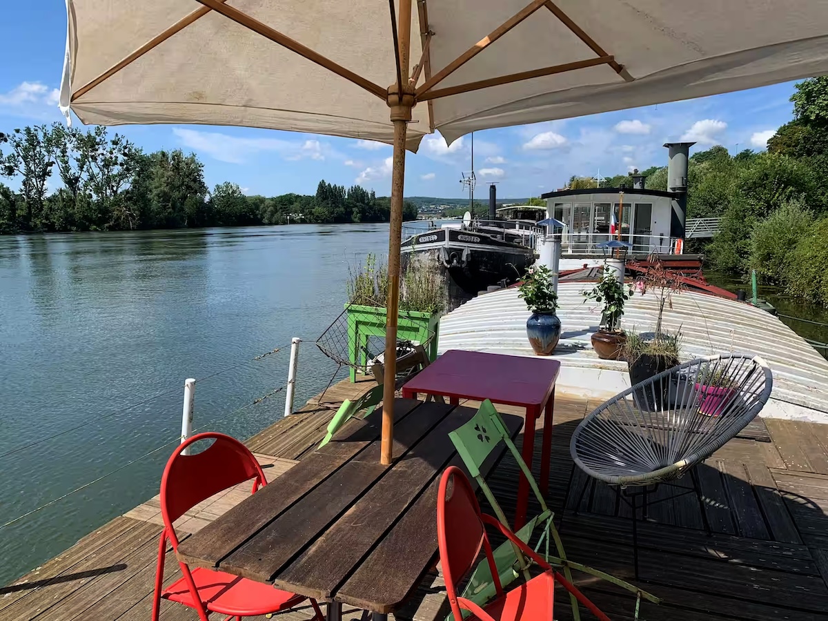 bateau-hotel-peniche-pres-paris